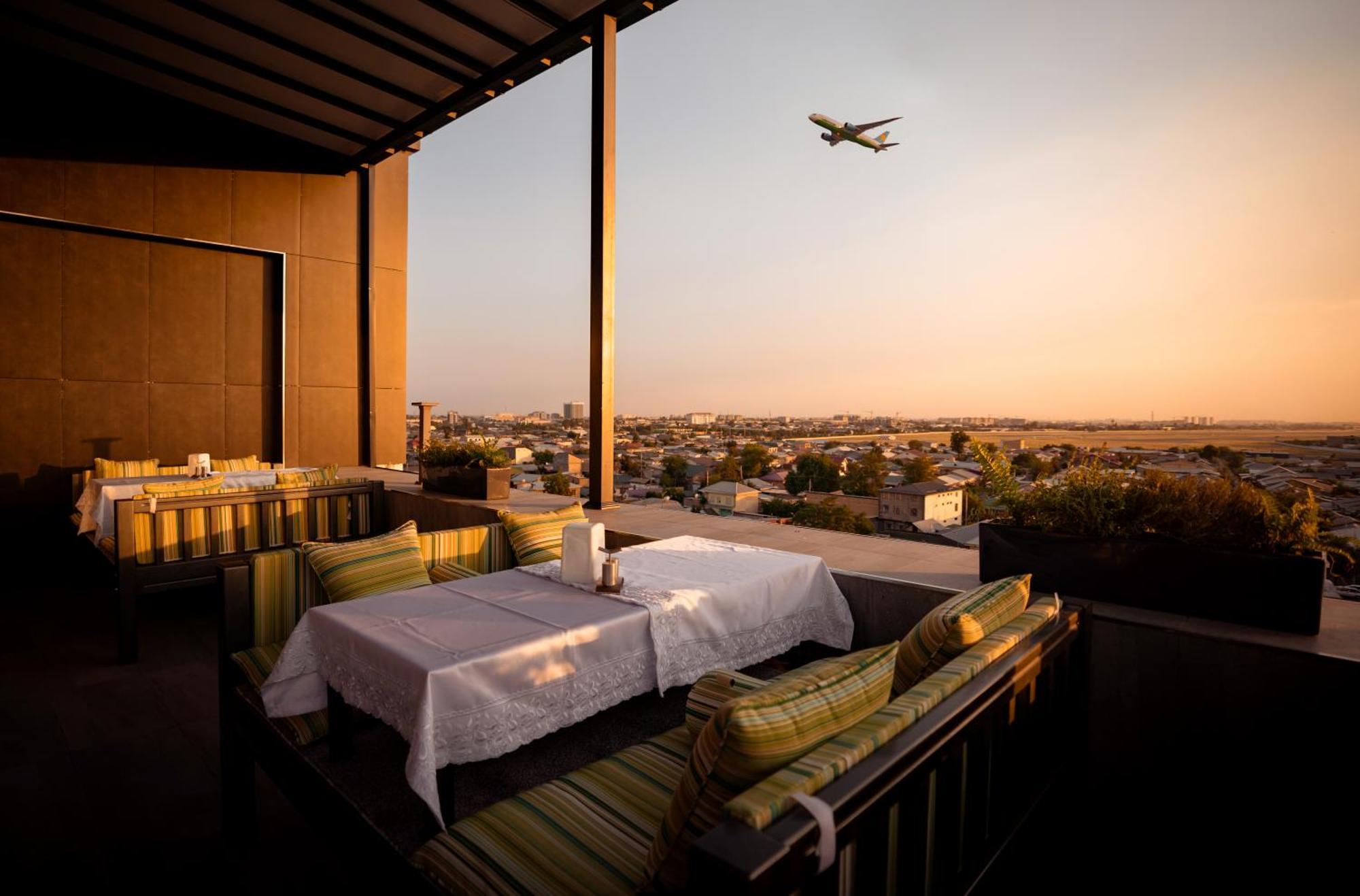 Harmony Hotel Tashkent Esterno foto