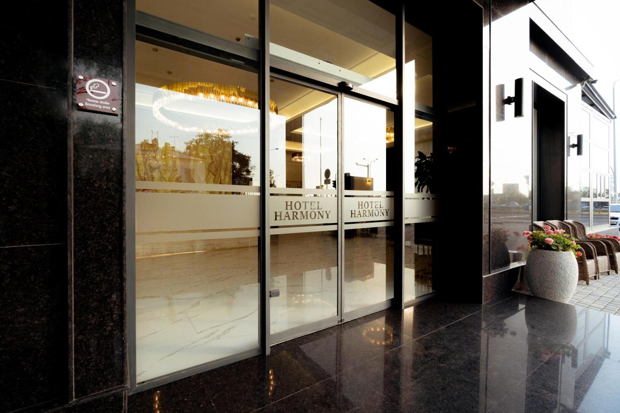 Harmony Hotel Tashkent Esterno foto