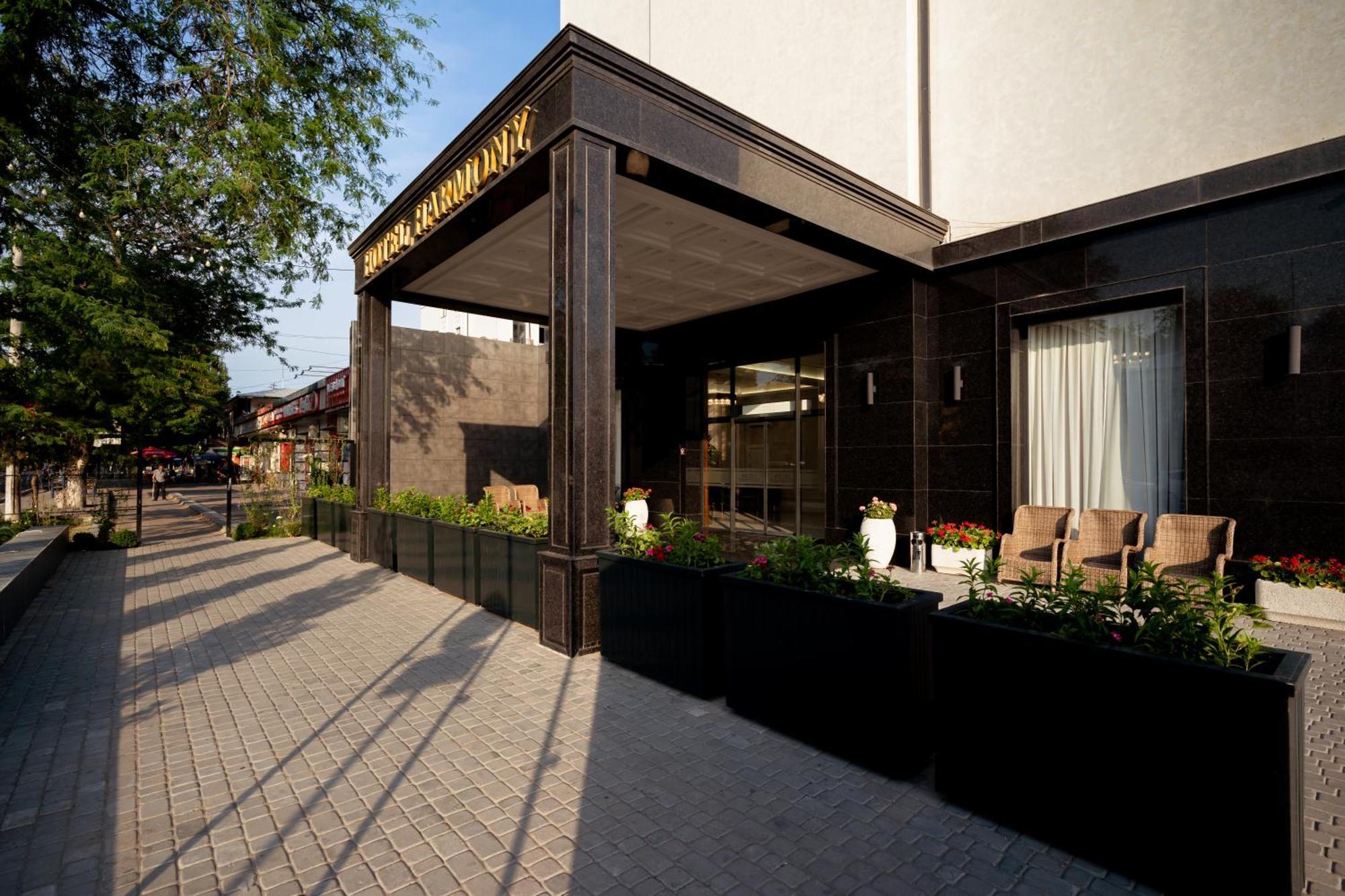 Harmony Hotel Tashkent Esterno foto